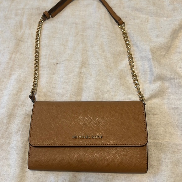 Michael Kors JetSet Travel crossbody bag in medium, brown, leather, rarely used - Picture 1 of 4